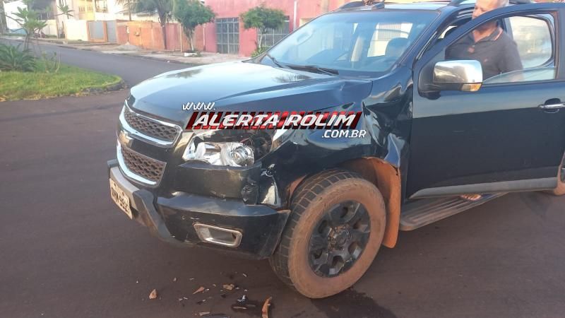 Motociclista fraturou a perna ao atingir caminhonete nesta manhã em Rolim de Moura Motociclista fraturou a perna ao atingir caminhonete nesta manhã em Rolim de Moura
