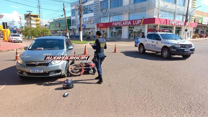 Motorista inabilitado cruzou via e ocasionou acidente de trânsito nesta tarde em Rolim de Moura Motorista inabilitado cruzou via e ocasionou acidente de trânsito nesta tarde em Rolim de Moura