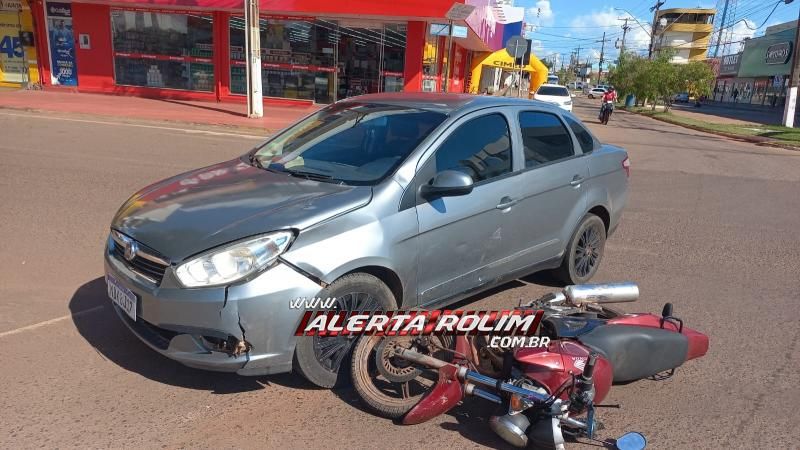Motorista inabilitado cruzou via e ocasionou acidente de trânsito nesta tarde em Rolim de Moura Motorista inabilitado cruzou via e ocasionou acidente de trânsito nesta tarde em Rolim de Moura