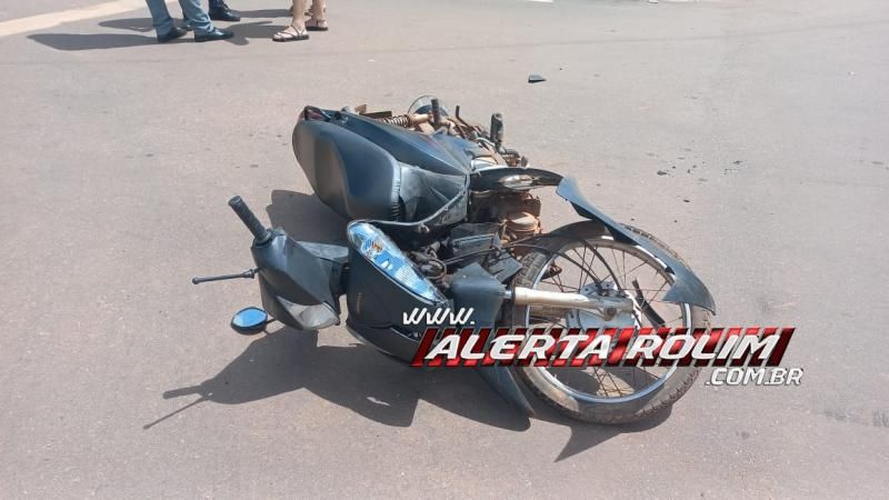 Acidente de trânsito envolvendo moto e caminhonete deixou mulher ferida nesta terça-feira em Rolim de Moura Acidente de trânsito envolvendo moto e caminhonete deixou mulher ferida nesta terça-feira em Rolim de Moura