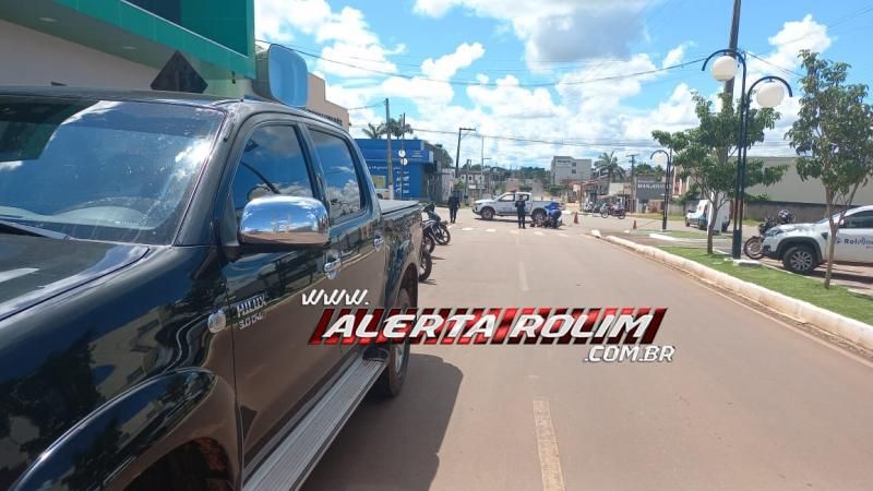 Acidente de trânsito envolvendo moto e caminhonete deixou mulher ferida nesta terça-feira em Rolim de Moura Acidente de trânsito envolvendo moto e caminhonete deixou mulher ferida nesta terça-feira em Rolim de Moura