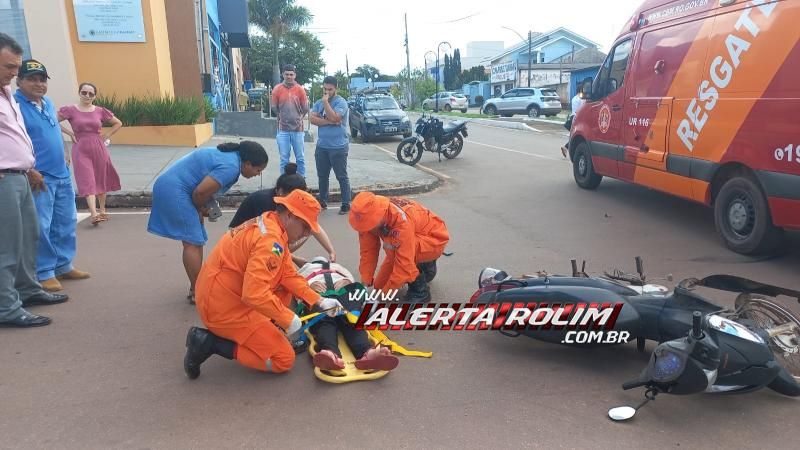 Acidente de trânsito envolvendo moto e caminhonete deixou mulher ferida nesta terça-feira em Rolim de Moura Acidente de trânsito envolvendo moto e caminhonete deixou mulher ferida nesta terça-feira em Rolim de Moura
