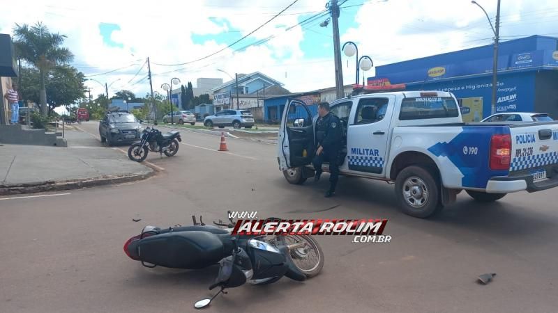 Acidente de trânsito envolvendo moto e caminhonete deixou mulher ferida nesta terça-feira em Rolim de Moura Acidente de trânsito envolvendo moto e caminhonete deixou mulher ferida nesta terça-feira em Rolim de Moura