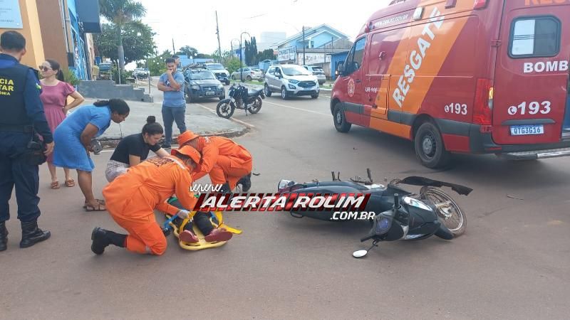 Acidente de trânsito envolvendo moto e caminhonete deixou mulher ferida nesta terça-feira em Rolim de Moura Acidente de trânsito envolvendo moto e caminhonete deixou mulher ferida nesta terça-feira em Rolim de Moura