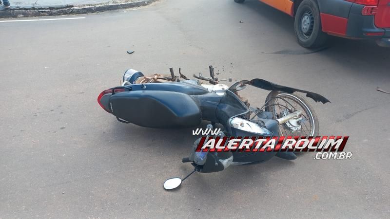 Acidente de trânsito envolvendo moto e caminhonete deixou mulher ferida nesta terça-feira em Rolim de Moura Acidente de trânsito envolvendo moto e caminhonete deixou mulher ferida nesta terça-feira em Rolim de Moura