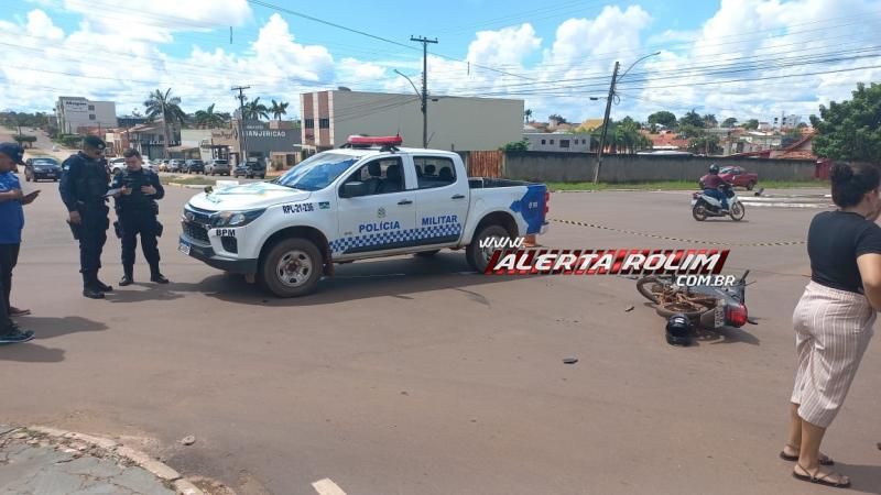 Acidente de trânsito envolvendo moto e caminhonete deixou mulher ferida nesta terça-feira em Rolim de Moura Acidente de trânsito envolvendo moto e caminhonete deixou mulher ferida nesta terça-feira em Rolim de Moura