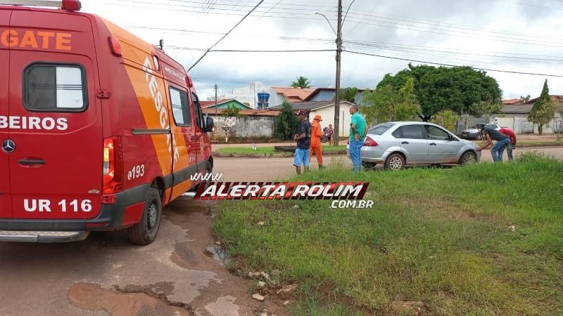 Acidente de trânsito envolvendo moto e carro deixou um ferido nesta manhã em Rolim de Moura Acidente de trânsito envolvendo moto e carro deixou um ferido nesta manhã em Rolim de Moura