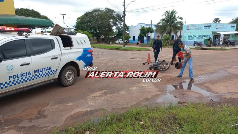 Acidente de trânsito envolvendo moto e carro deixou um ferido nesta manhã em Rolim de Moura Acidente de trânsito envolvendo moto e carro deixou um ferido nesta manhã em Rolim de Moura