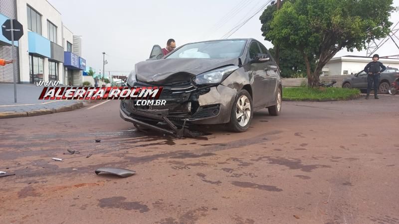 Colisão entre dois veículos foi registrada nesta manhã em Rolim de Moura Colisão entre dois veículos foi registrada nesta manhã em Rolim de Moura