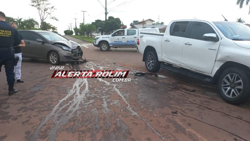 Colisão entre dois veículos foi registrada nesta manhã em Rolim de Moura Colisão entre dois veículos foi registrada nesta manhã em Rolim de Moura