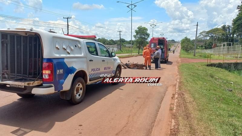 Colisão entre moto e carro deixou uma pessoa ferida neste sábado em Rolim de Moura Colisão entre moto e carro deixou uma pessoa ferida neste sábado em Rolim de Moura