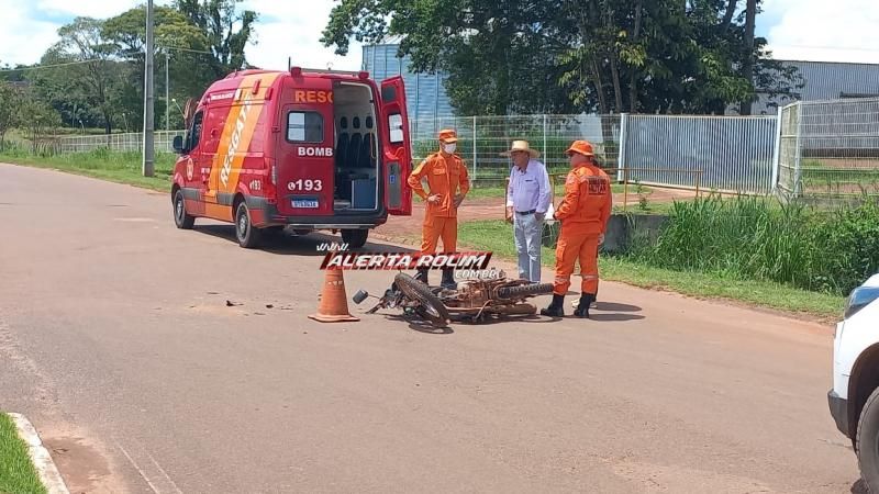 Colisão entre moto e carro deixou uma pessoa ferida neste sábado em Rolim de Moura Colisão entre moto e carro deixou uma pessoa ferida neste sábado em Rolim de Moura