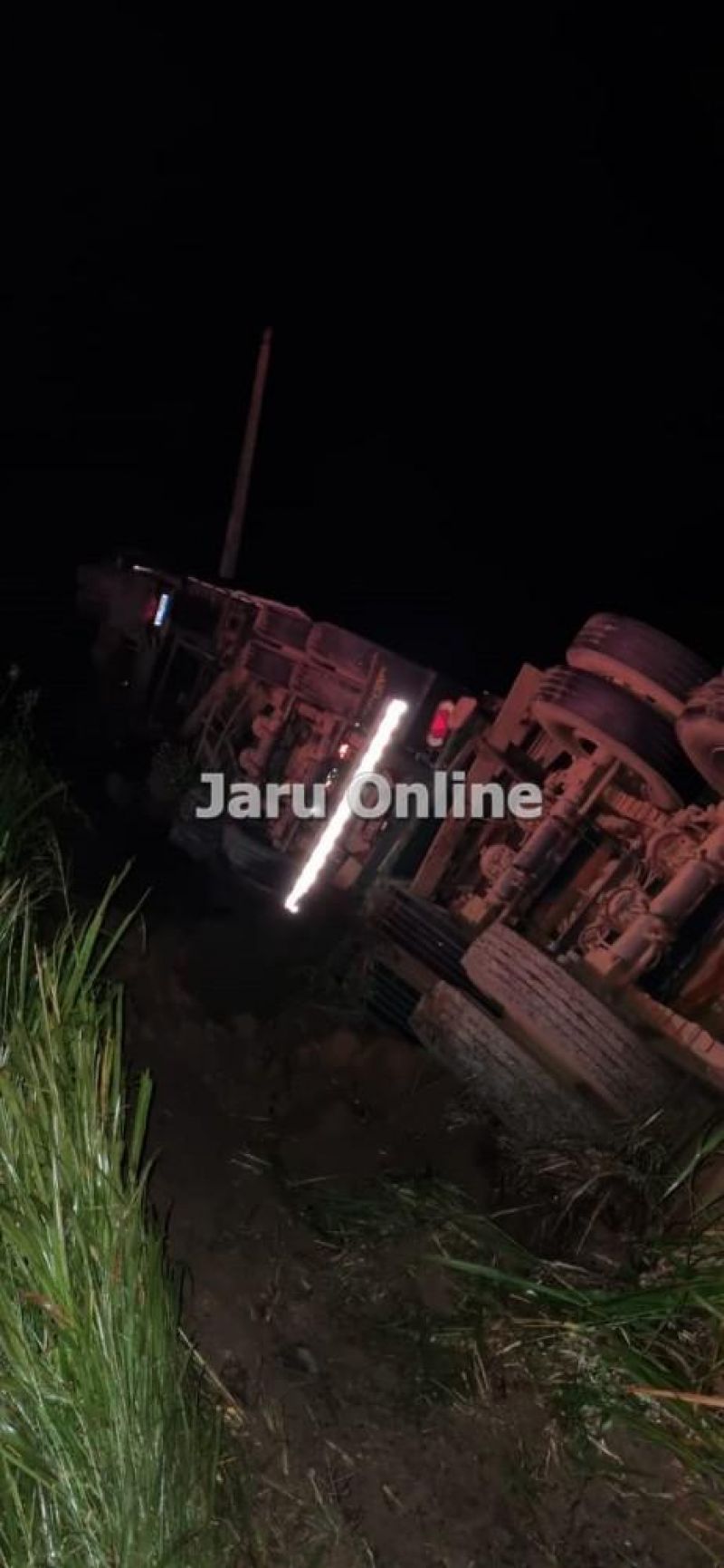 Colisão frontal entre carreta e Fiat Uno na BR 364 deixa uma vítima fatal em RO Colisão frontal entre carreta e Fiat Uno na BR 364 deixa uma vítima fatal em RO