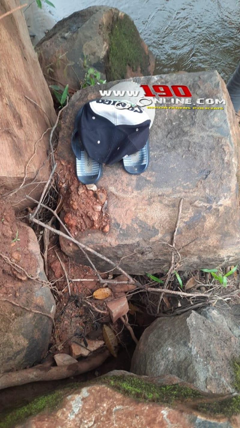Mergulhadores do Corpo de Bombeiros encontraram corpo de idoso no Rio Branco em Alta Floresta; Ele estava desaparecido desde domingo Mergulhadores do Corpo de Bombeiros encontraram corpo de idoso no Rio Branco em Alta Floresta; Ele estava desaparecido desde domingo