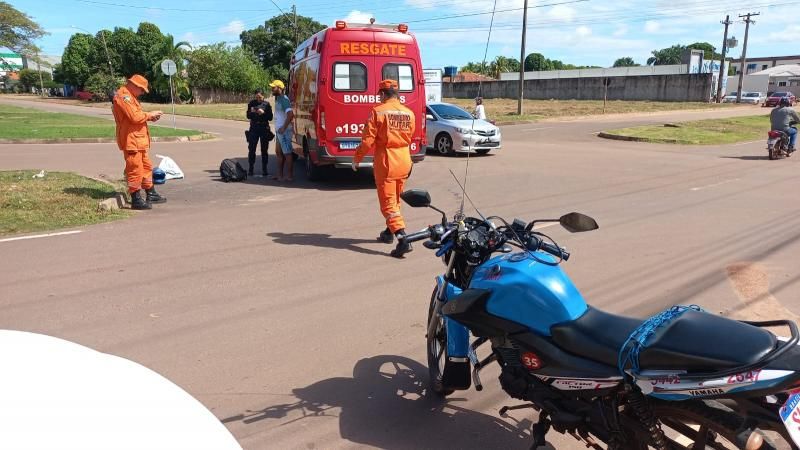 Mototaxista e passageiro foram atingidos por carro nesta manhã em Rolim de Moura Mototaxista e passageiro foram atingidos por carro nesta manhã em Rolim de Moura