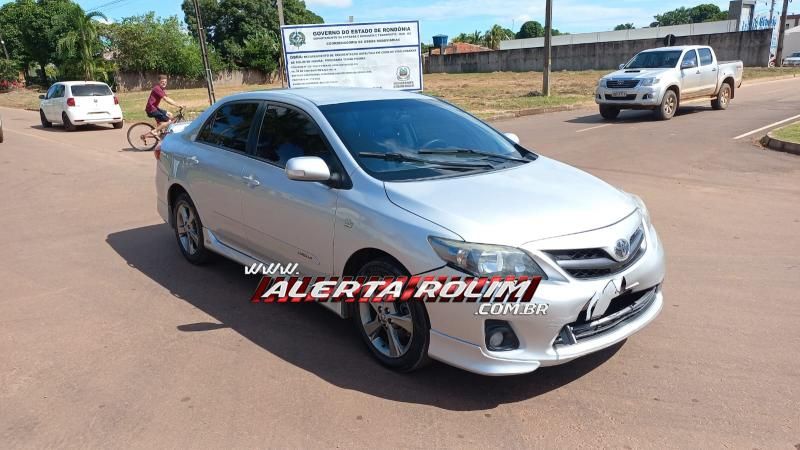 Mototaxista e passageiro foram atingidos por carro nesta manhã em Rolim de Moura Mototaxista e passageiro foram atingidos por carro nesta manhã em Rolim de Moura