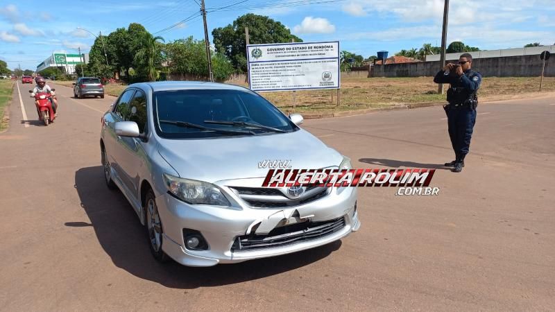 Mototaxista e passageiro foram atingidos por carro nesta manhã em Rolim de Moura Mototaxista e passageiro foram atingidos por carro nesta manhã em Rolim de Moura