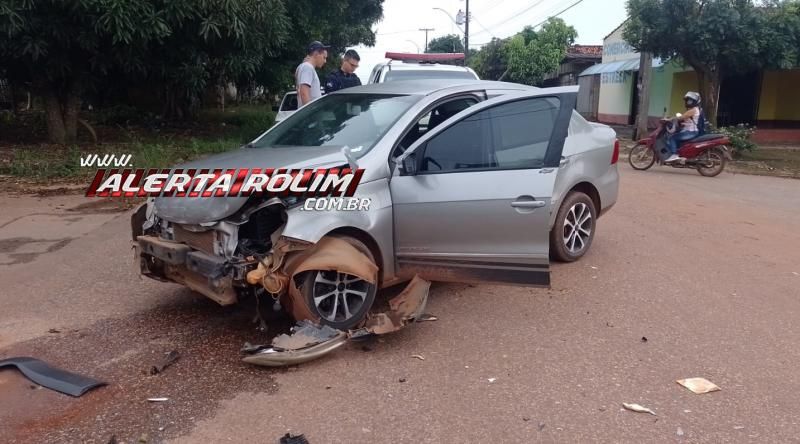 Polícia Militar registrou colisão entre dois carros nesta manhã em Rolim de Moura Polícia Militar registrou colisão entre dois carros nesta manhã em Rolim de Moura