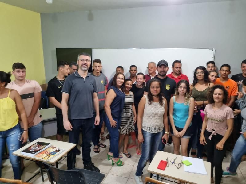 Policiais Civis da DEAM de Rolim de Moura Participam de Palestra sobre Violência Doméstica, Bullying e Cyberbulling em Santa Luzia D Policiais Civis da DEAM de Rolim de Moura Participam de Palestra sobre Violência Doméstica, Bullying e Cyberbulling em Santa Luzia D