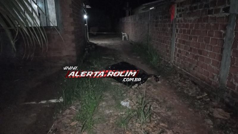 URGENTE - Homem foi assassinado a facadas nesta noite de sábado em Rolim de Moura URGENTE - Homem foi assassinado a facadas nesta noite de sábado em Rolim de Moura