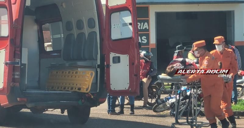 Mototaxista foi socorrida após sofrer queda nesta tarde de terça-feira em Rolim de Moura Mototaxista foi socorrida após sofrer queda nesta tarde de terça-feira em Rolim de Moura
