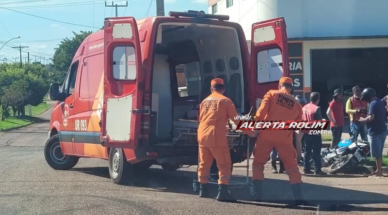 Mototaxista foi socorrida após sofrer queda nesta tarde de terça-feira em Rolim de Moura Mototaxista foi socorrida após sofrer queda nesta tarde de terça-feira em Rolim de Moura
