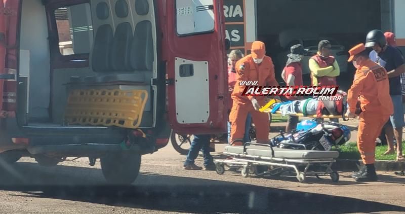 Mototaxista foi socorrida após sofrer queda nesta tarde de terça-feira em Rolim de Moura Mototaxista foi socorrida após sofrer queda nesta tarde de terça-feira em Rolim de Moura