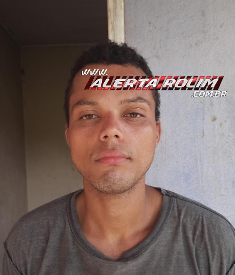 Após roubo de moto, foragido da saída temporária do Semiaberto foi preso pela PM e comparsa foi baleado na nádega nesta madrugada em Rolim de Moura Após roubo de moto, foragido da saída temporária do Semiaberto foi preso pela PM e comparsa foi baleado na nádega nesta madrugada em Rolim de Moura