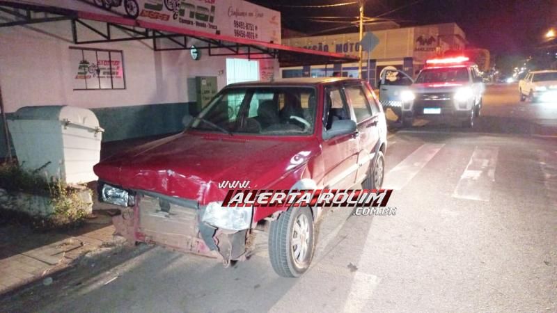 Acidente de trânsito envolvendo dois carros foi registrado nesta noite em Rolim de Moura Acidente de trânsito envolvendo dois carros foi registrado nesta noite em Rolim de Moura