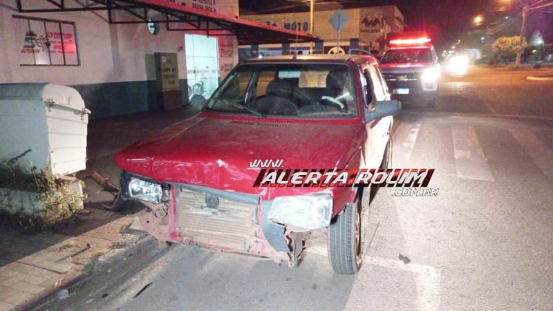 Acidente de trânsito envolvendo dois carros foi registrado nesta noite em Rolim de Moura Acidente de trânsito envolvendo dois carros foi registrado nesta noite em Rolim de Moura