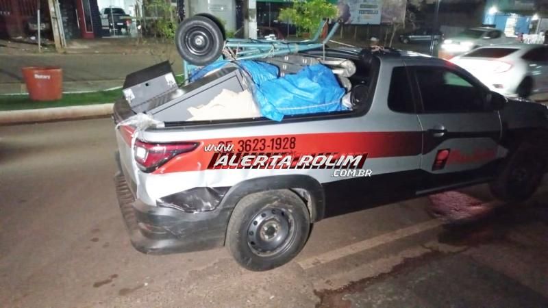 Acidente de trânsito envolvendo dois carros foi registrado nesta noite em Rolim de Moura Acidente de trânsito envolvendo dois carros foi registrado nesta noite em Rolim de Moura
