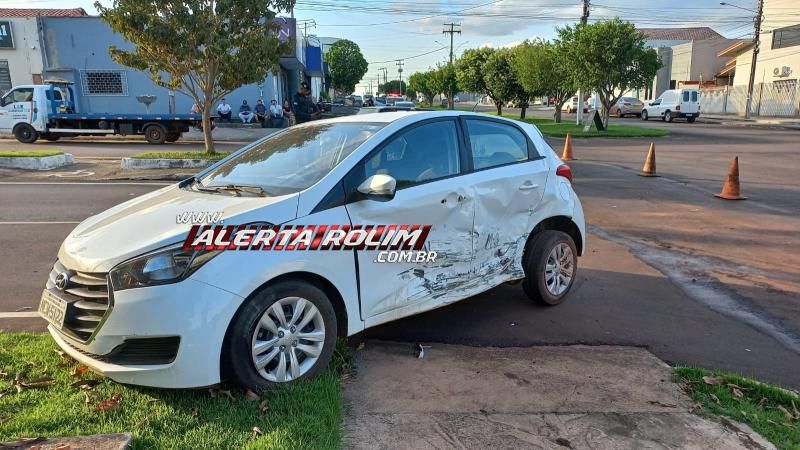 Acidente de trânsito envolvendo dois carros foi registrado no Centro de Rolim de Moura Acidente de trânsito envolvendo dois carros foi registrado no Centro de Rolim de Moura