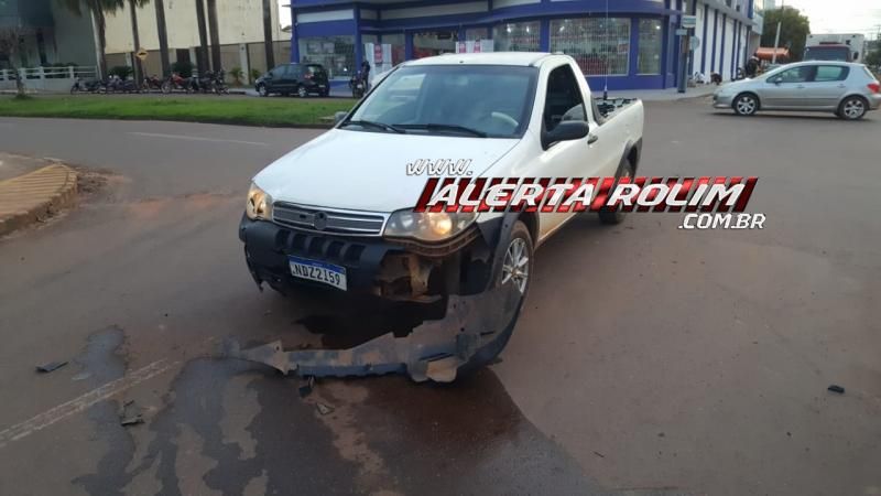 Acidente entre carro e moto foi registrado nesta tarde no Centro de Rolim de Moura Acidente entre carro e moto foi registrado nesta tarde no Centro de Rolim de Moura