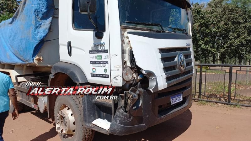 Acidente envolvendo caminhão da Prefeitura de Novo Horizonte do Oeste foi registrado nesta quinta-feira em Rolim de Moura Acidente envolvendo caminhão da Prefeitura de Novo Horizonte do Oeste foi registrado nesta quinta-feira em Rolim de Moura