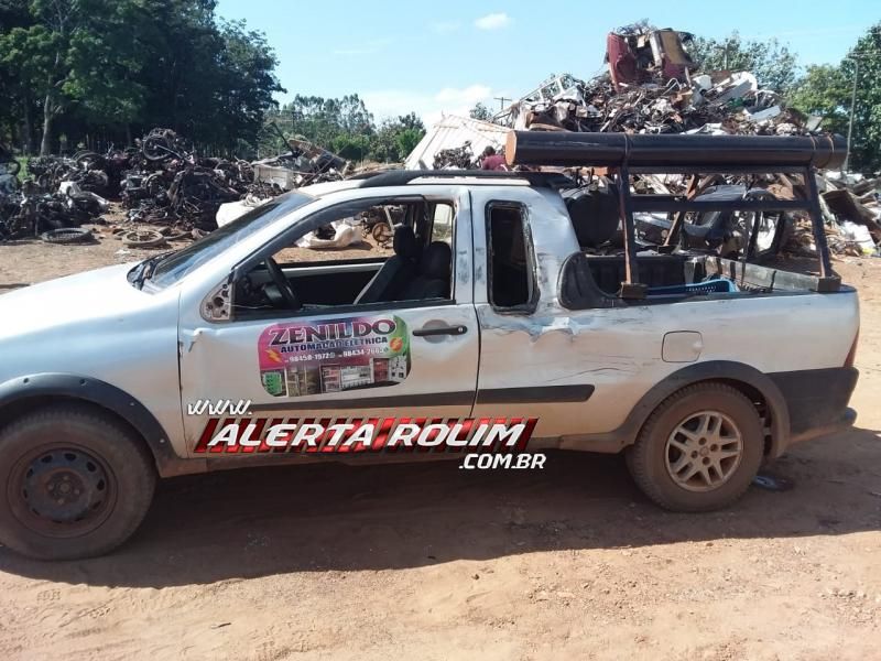 Acidente envolvendo caminhão da Prefeitura de Novo Horizonte do Oeste foi registrado nesta quinta-feira em Rolim de Moura Acidente envolvendo caminhão da Prefeitura de Novo Horizonte do Oeste foi registrado nesta quinta-feira em Rolim de Moura