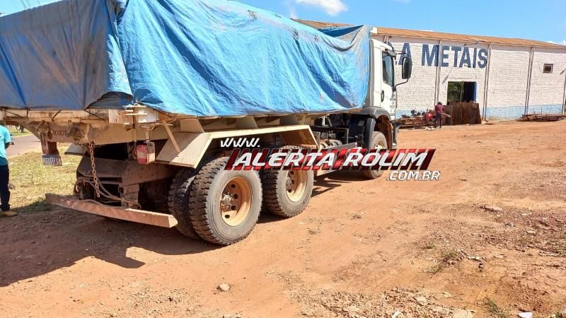 Acidente envolvendo caminhão da Prefeitura de Novo Horizonte do Oeste foi registrado nesta quinta-feira em Rolim de Moura Acidente envolvendo caminhão da Prefeitura de Novo Horizonte do Oeste foi registrado nesta quinta-feira em Rolim de Moura