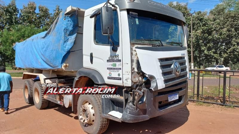 Acidente envolvendo caminhão da Prefeitura de Novo Horizonte do Oeste foi registrado nesta quinta-feira em Rolim de Moura Acidente envolvendo caminhão da Prefeitura de Novo Horizonte do Oeste foi registrado nesta quinta-feira em Rolim de Moura