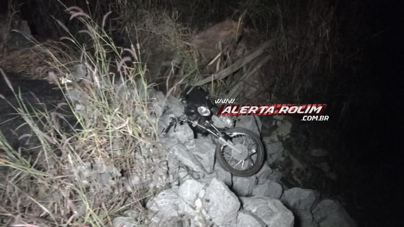 Adolescentes caíram com moto em ribanceira na RO 383 em Rolim de Moura Adolescentes caíram com moto em ribanceira na RO 383 em Rolim de Moura