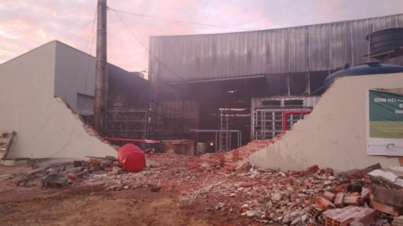 Atualizada – Loja Cairu é destruída por incêndio de grandes proporções em Pimenta Bueno Atualizada – Loja Cairu é destruída por incêndio de grandes proporções em Pimenta Bueno