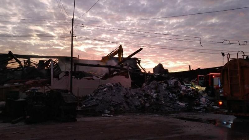 Atualizada – Loja Cairu é destruída por incêndio de grandes proporções em Pimenta Bueno Atualizada – Loja Cairu é destruída por incêndio de grandes proporções em Pimenta Bueno