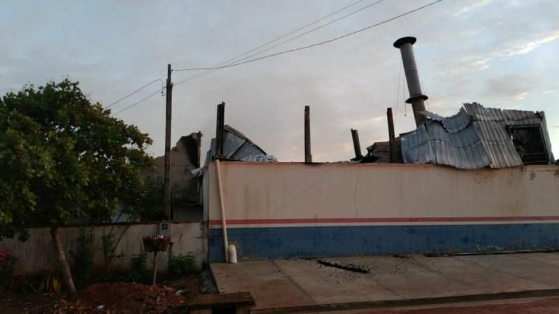 Atualizada – Loja Cairu é destruída por incêndio de grandes proporções em Pimenta Bueno Atualizada – Loja Cairu é destruída por incêndio de grandes proporções em Pimenta Bueno