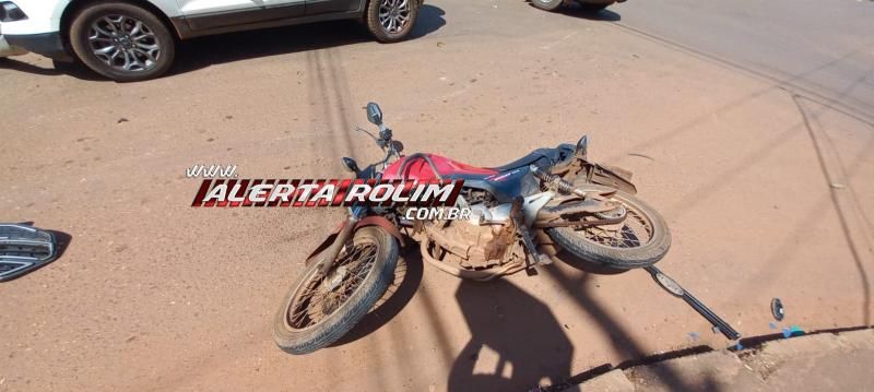 Colisão entre carro e moto deixou uma pessoa ferida nesta tarde em Rolim de Moura 