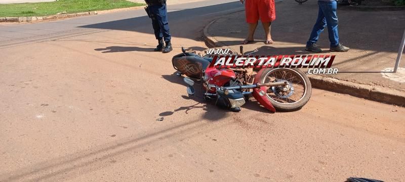 Colisão entre carro e moto deixou uma pessoa ferida nesta tarde em Rolim de Moura Colisão entre carro e moto deixou uma pessoa ferida nesta tarde em Rolim de Moura