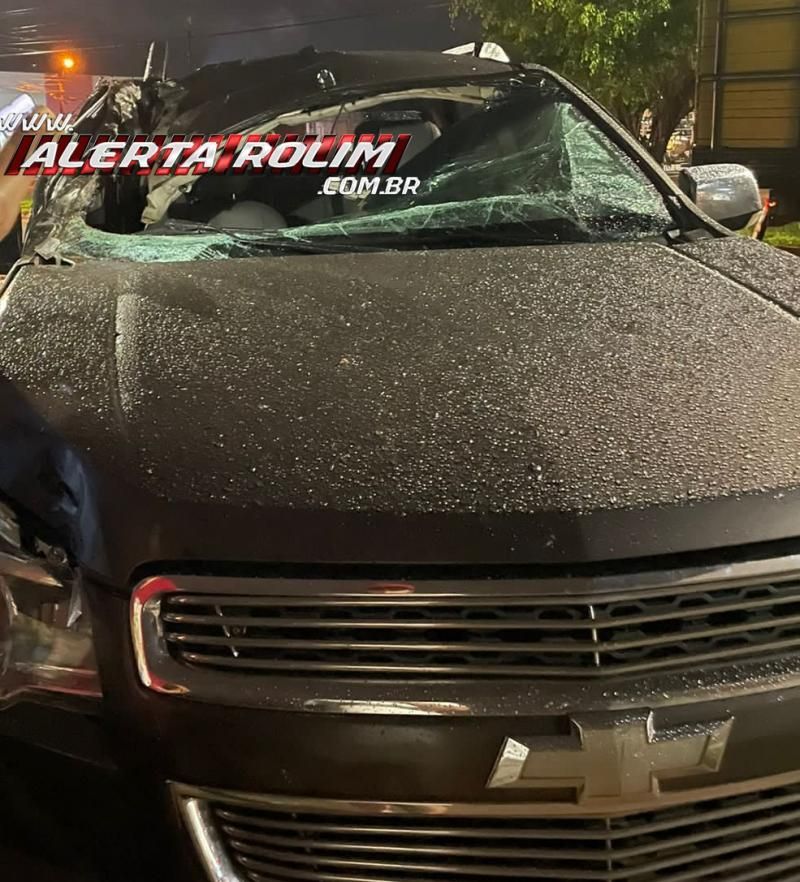 Condutor inabilitado bateu caminhonete na traseira de caminhão estacionado em Rolim de Moura Condutor inabilitado bateu caminhonete na traseira de caminhão estacionado em Rolim de Moura