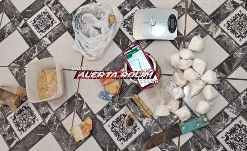Dupla de Rolim de Moura foi presa pela PM por crime de tráfico de drogas em Jaru Dupla de Rolim de Moura foi presa pela PM por crime de tráfico de drogas em Jaru