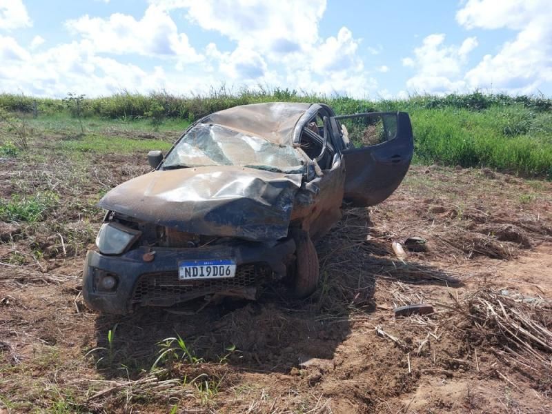 Irmãos morrem durante colisão entre carros na BR-346 em RO Irmãos morrem durante colisão entre carros na BR-346 em RO