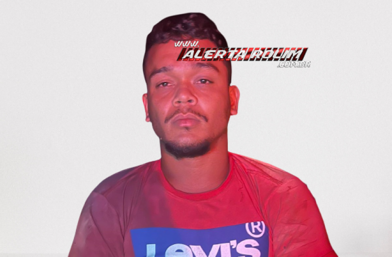 Morador de Alta Floresta tentou fugir de abordagem da PM e acabou preso com meio quilo de droga na área rural de Rolim de Moura Morador de Alta Floresta tentou fugir de abordagem da PM e acabou preso com meio quilo de droga na área rural de Rolim de Moura