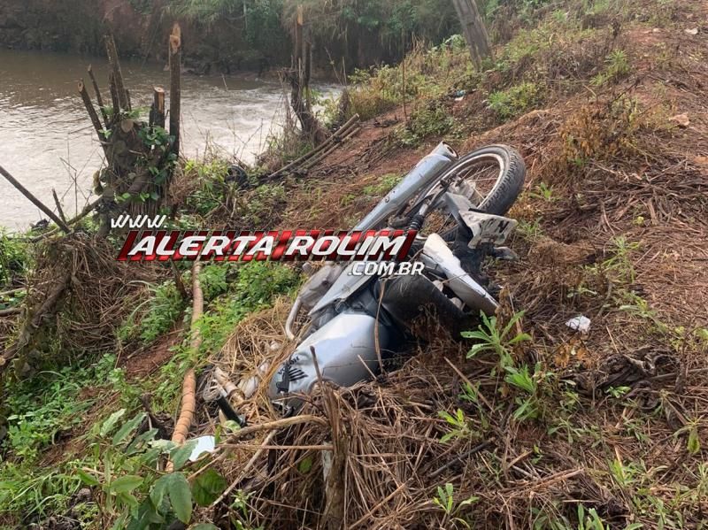Encontrado caído à margem de rodovia, motociclista foi socorrido em estado grave nesta manhã em Rolim de Moura Encontrado caído à margem de rodovia, motociclista foi socorrido em estado grave nesta manhã em Rolim de Moura