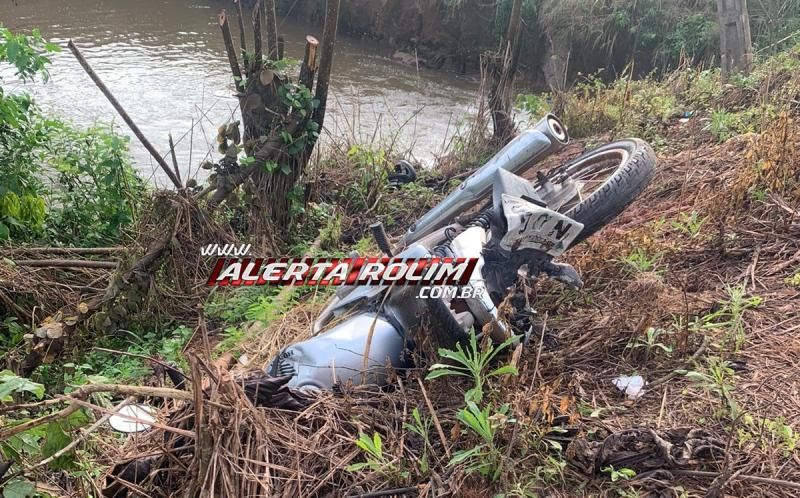Encontrado caído à margem de rodovia, motociclista foi socorrido em estado grave nesta manhã em Rolim de Moura Encontrado caído à margem de rodovia, motociclista foi socorrido em estado grave nesta manhã em Rolim de Moura