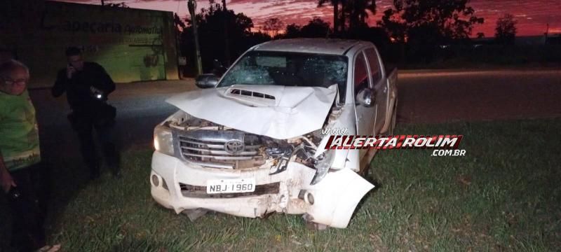 Motorista foi socorrido pelos bombeiros, após perder o controle da caminhonete e colidir em uma árvore em Rolim de Moura Motorista foi socorrido pelos bombeiros, após perder o controle da caminhonete e colidir em uma árvore em Rolim de Moura
